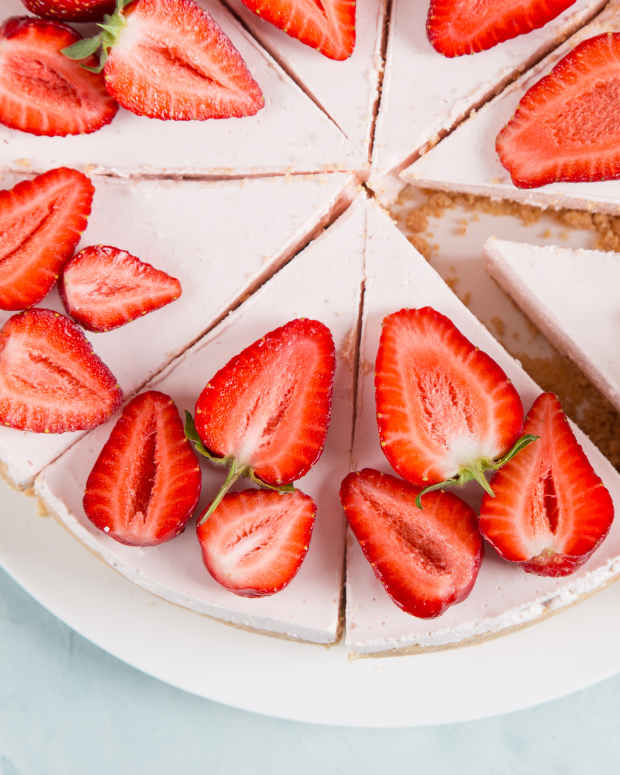 Vinegar and Baking Soda 'Strawberry Hack' Is Totally Freaking People Out Delishably News