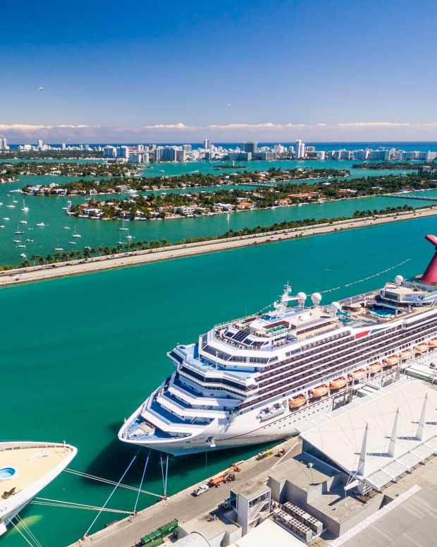 Cruise Lawyer Explains What Items Tourists Should Always Bring Along in a Foreign Port