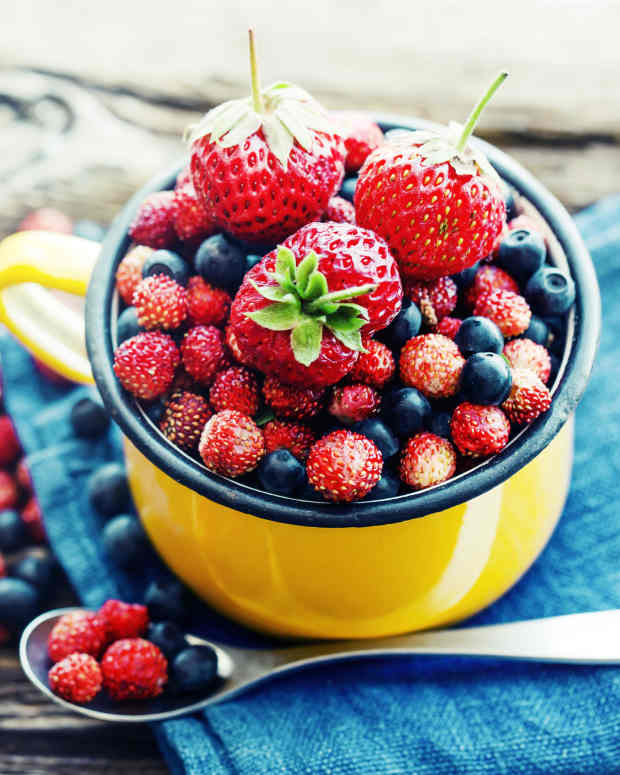 Vinegar and Baking Soda 'Strawberry Hack' Is Totally Freaking People Out Delishably News