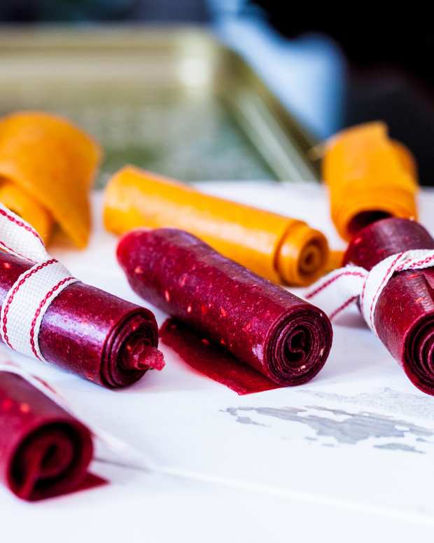 Mom's OneIngredient Fruit Roll Ups Are Too Yummy to Pass Up