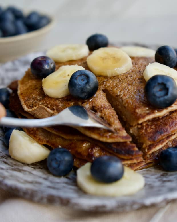 Blueberry pancakes with banana slices