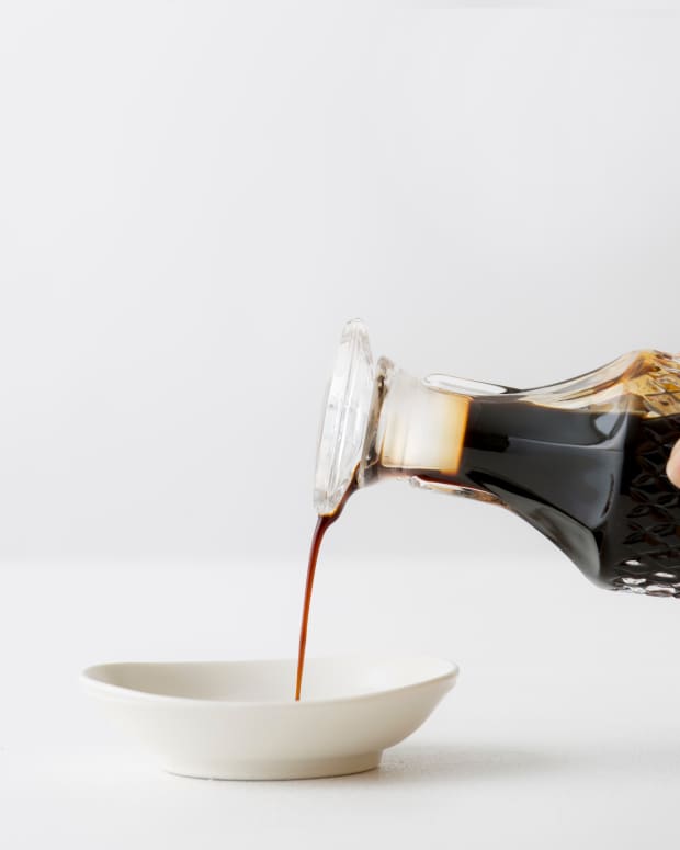 Grandma's Sauce Hack for Getting Rid of Grease Is Just Brilliant