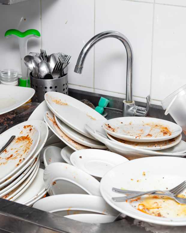 Mom With New Body After Babies Takes Honest Look At Her Closet And It mom-with-new-body-after-babies-takes-honest-look-at-her-closet-and-it