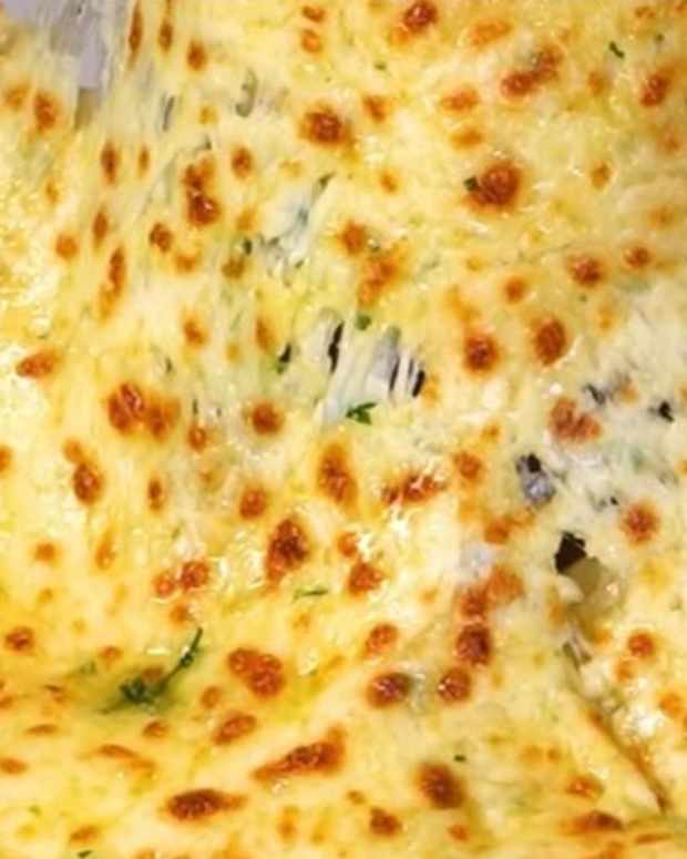5Ingredient 'Tortilla' Garlic Bread Recipe Is Almost Too Good to Be True Delishably News