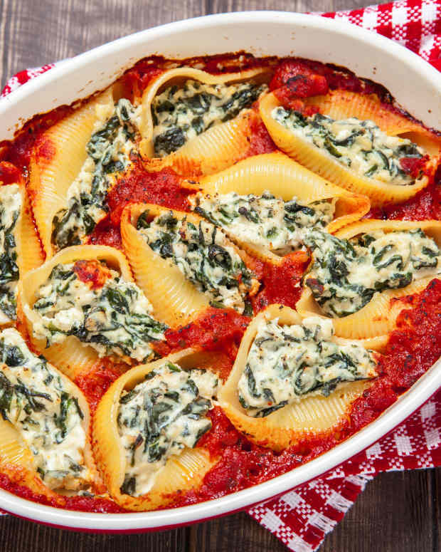 Creamy 'Garlic Shrimp Stuffed Shells' Are an Absolute Dream