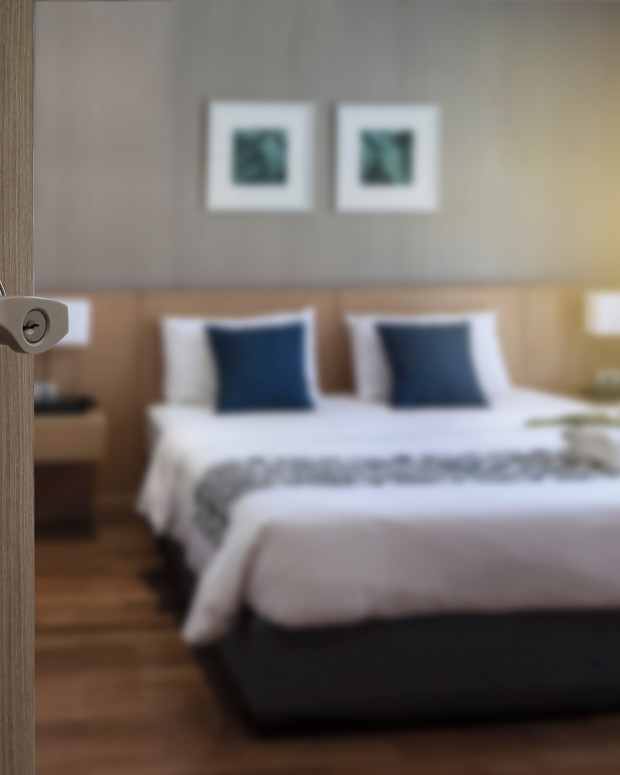 Flight Attendant's Nifty Hotel Door Safety Hack Is a Total MustTry WanderWisdom News