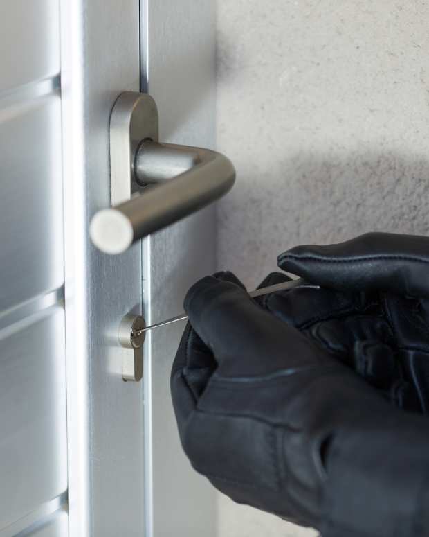 Man's Warning About the Reality of Hotel Safes Is Too Important to