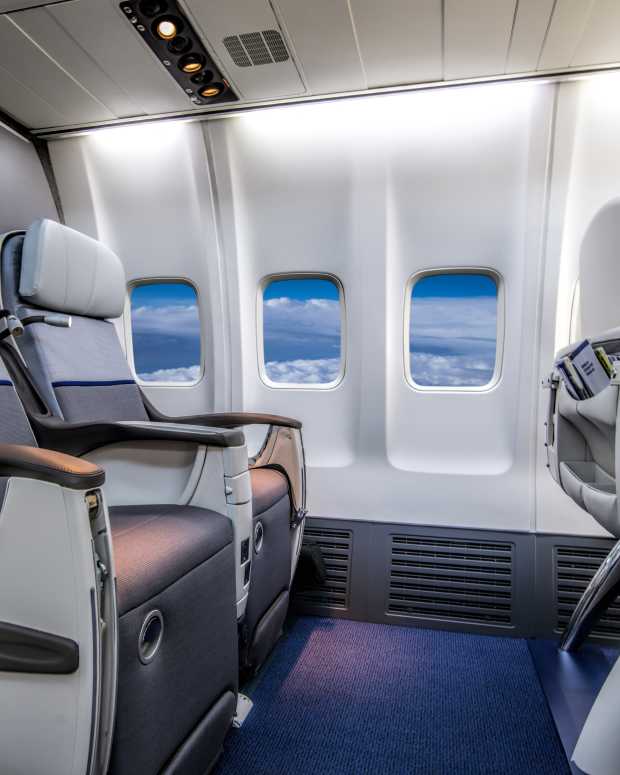 TikToker Has the Most Epic Response to the Whole 'Switching Airplane