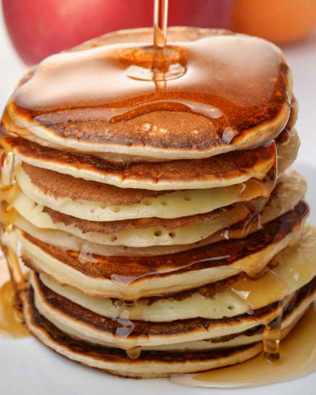 Guy's Cool Hack for Perfect Pancakes Is Nothing Short of JawDropping Delishably News