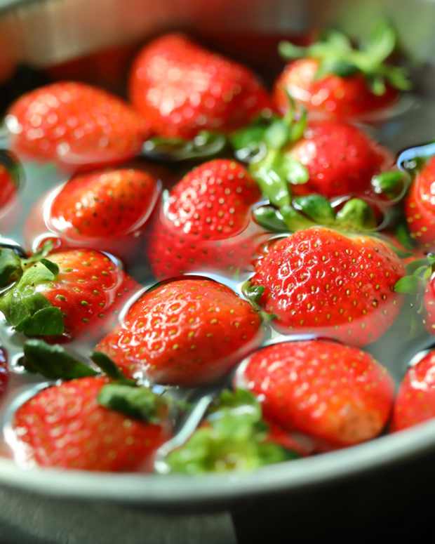 Brilliant Hack for Keeping Strawberries Fresh for Weeks Is a True Lifesaver Delishably News