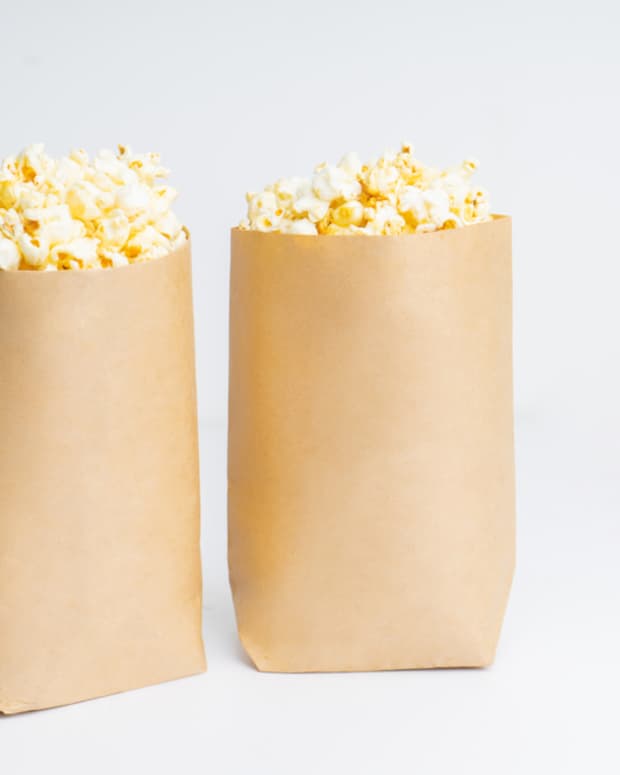 Simple Hack for Making Homemade Microwave Popcorn Is a Must for Movie