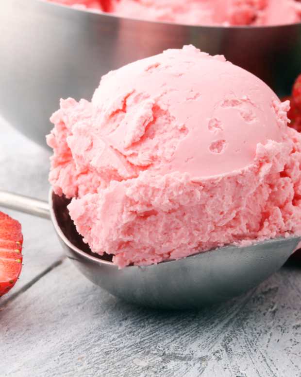 Retro 'Strawberry Fluffies From 76' Take People Back in Time