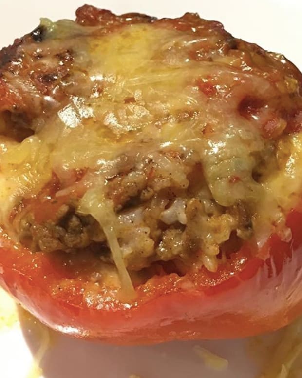 Easy Stuffed Bell Peppers With Ground Beef and Rice - Delishably - Food ...