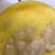 Mix the mashed bananas with eggs.