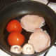 Pan-frying bacon medallions, tomato and mushrooms