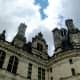 Chambord has a central tower (or "keep"). The keep is surrounded by four towers and two wings (a chapel wing and a royal wing). A curtain wall connects the structures.