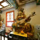 天王殿。这是中国寺庙的一个标准特征，某种程度上是门厅。