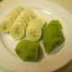 Slices of banana and kiwi, ready to top the pizza with