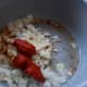 When the pot gets hot, fry together the coconut oil, curry paste, garlic, ginger, and onions. It will be fragrant.