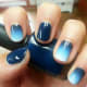 Ombre blauwe nagels.