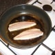 Mackerel are firstly fried on the skin side