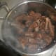 Boil the ribs in the sauce for 5-8 minutes.
