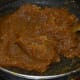 Step four: Add cardamom powder. Pour the remaining ghee. Mix well. Turn off the fire, when the pulp leaves the bottom and the sides.