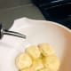 In the same bowl, soak the balls with vegetable oil.