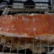 Salt layer is finally removed. A few grains of salt on the skin is no big deal. Continue roasting again until done.