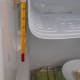 The temperature dropped 2°C when I opened the door of the fridge. It is now around 30°C. Try not to open the door too often if the room temperature is only 15°C like in my house!