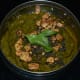 Spinach chutney with garlic tempering