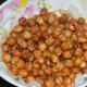 Step six: Sprinkle spice mix on the fried chickpeas. Add little by little spice mix and toss the chickpeas to ensure uniform coating of the spices.
