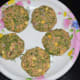 Step three: Make lemon-size balls of dough, and then make round patties.