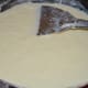 Step four: Continue stirring over low heat. You will see that the milk has changed into granules. Add sugar.