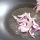 Sautée the thinly sliced onion.