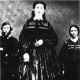 Giantess en:Anna Swan with her parents Image online from Collections Canada