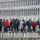 Venezia, Piazza San Marco, allagata dall'acqua. La gente deve camminare sui grattacieli.'s Square, flooded with water. People have to walk on the high-rise walkways.