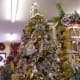 how-to-decorate-a-christmas-tree-with-ribbon