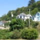 Walsh-hjemmet og datahuset, sett fra bunnen av bakken.'s house, viewed from the bottom of the hill.