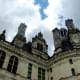 Chambord has a central tower (or "keep"). The keep is surrounded by four towers and two wings (a chapel wing and a royal wing). A curtain wall connects the structures.