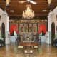 A newer attraction, the Pinang Peranakan Mansion offers a glimpse of the opulent lifestyles of "Straits-Born" Chinese. Otherwise also known as the Peranakan people.