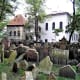 Ceremonial Hall and Klausen Synagogue by the Old Jewish Cemetery.