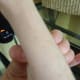 4. With the thumb in place, use your other fingers to locate the opposite point on your arm and proceed to press your thumb and fingers towards each other. Hold this position for 2-3 minutes.