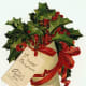 Free vintage gift tag: old fashioned Christmas stocking with holly and red ribbon