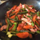 This is the easy and delicious asparagus with bacon, ready to be served.