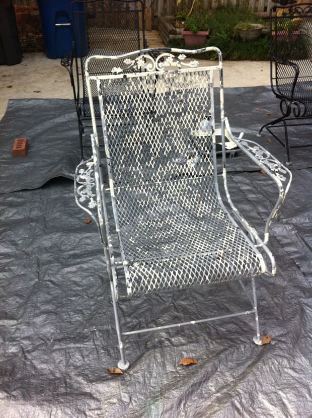 Paint A Vintage Wrought Iron Chair, Best Color To Paint Wrought Iron Furniture