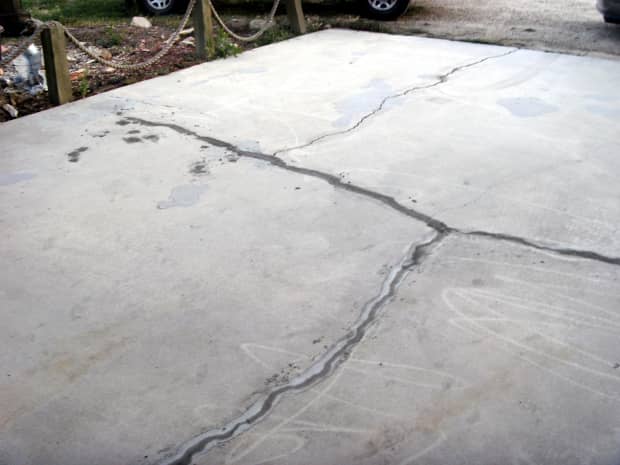 fill mlarge cracks in concrete slab