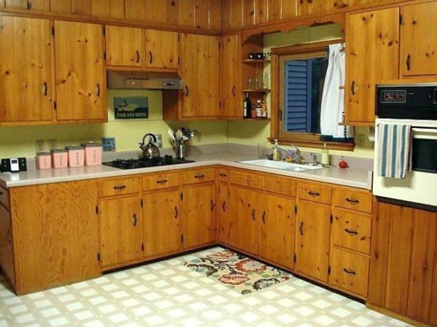 Tips For Painting Knotty Pine Cabinets, Can You Paint Pine Kitchen Cabinets