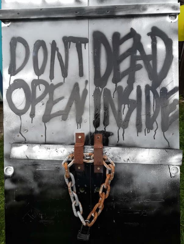 How to make the zombie door from "The Walking Dead" as a Halloween decoration for your yard display.