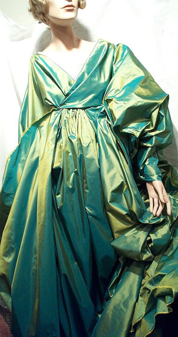 This guide will provide take a brief look at the history of silk, as well as provide information on the taffeta and dupioni varieties in contemporary use.